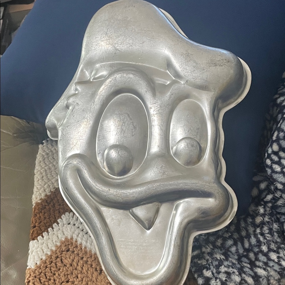 Wilton Donald duck cake pan